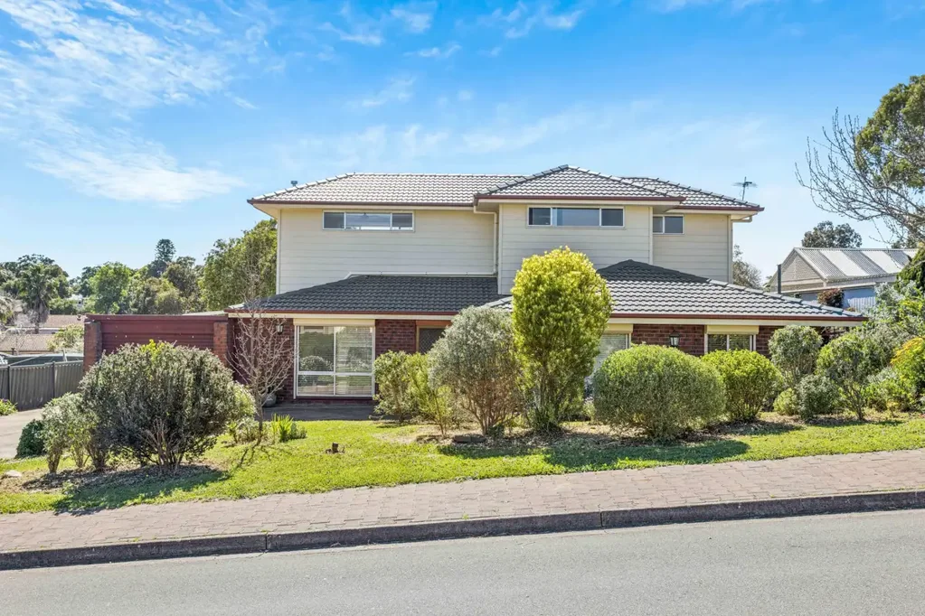 Surrey Downs 5Kwarto The Perfect Two-Storey Family Home