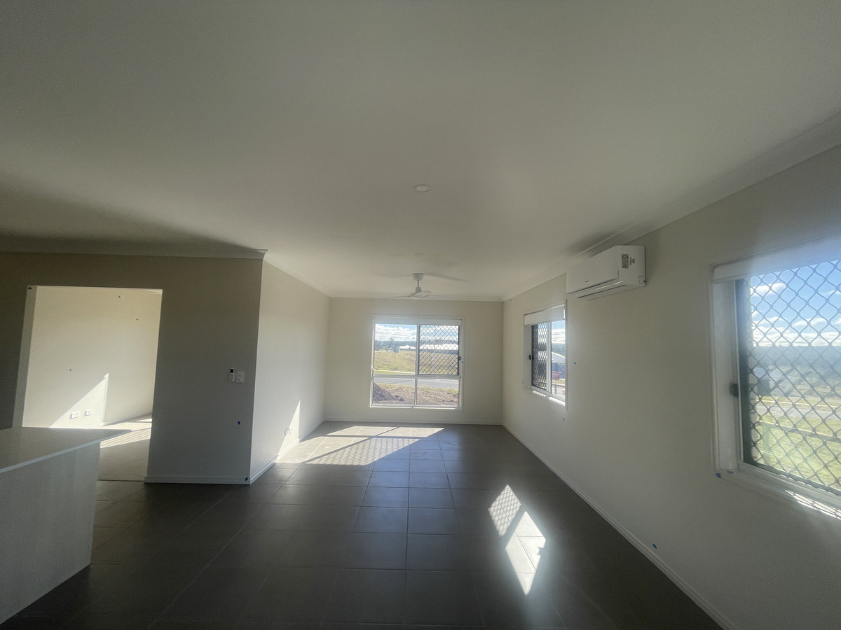 8 AQUILA DR, MERINGANDAN WEST QLD 4352, 0 Bedrooms, 0 Bathrooms, House