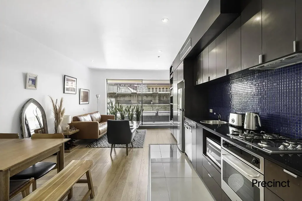 Melbourne 1房 QV核心地段 稀有设计一居室 安全车位宽敞户型 北向阳台俯瞰图书馆 遗产街道景观 现代装修无需维护 Standout contemporary apartment