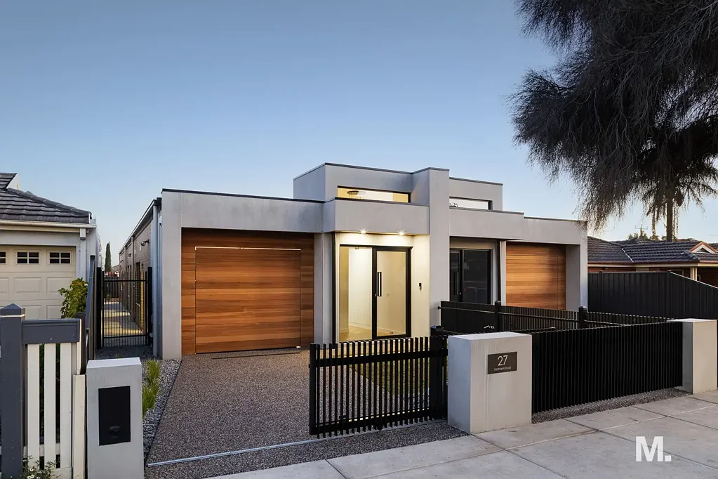 Niddrie 3房 全新单层设计 高端Smeg电器 岛式早餐台 开放式起居区 鱼骨木地板 分区冷暖空调 双层玻璃窗 低维护后院 遥控单车库 便捷咖啡餐饮 BEYOND SINGLE-LEVEL LUXURY - WELCOME TO NIDDRIE'S FINEST.