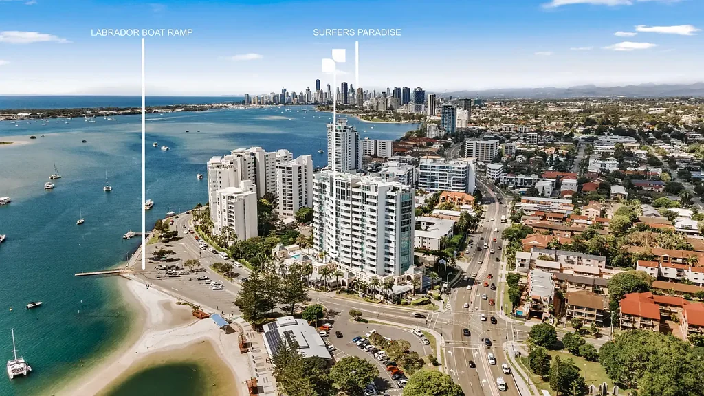 Labrador 2chambre Living on the Broadwater just got Better , Call to inspect today !