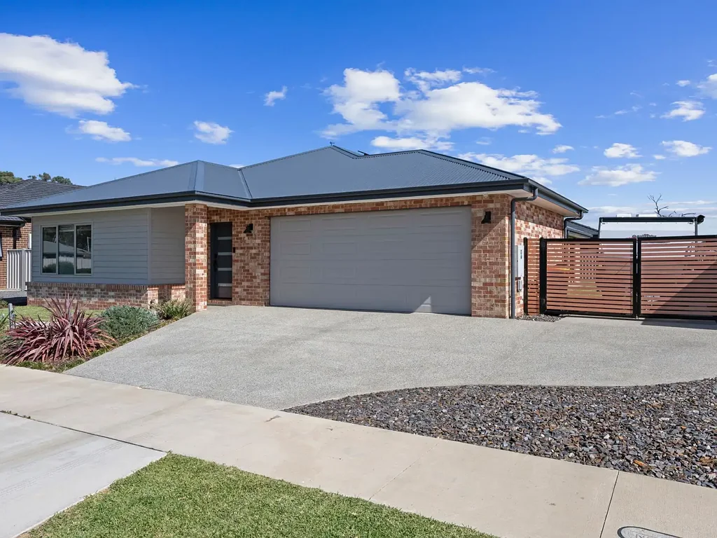 9 Livingston Boulevard, Benalla, VIC 3672
