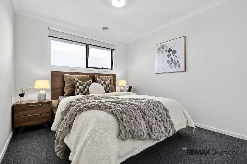 Cranbourne South 4房 四卧宽敞之家 Carlisle建造 升级厨房电器 步行公交站 西部港高速近 全景观绿化 家人娱乐空间 Brompton Cranbourne South | Carlisle Built | Mountain View Property