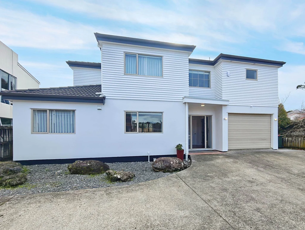 Spacious 4-Bedroom Family Home –  Peaceful Setting