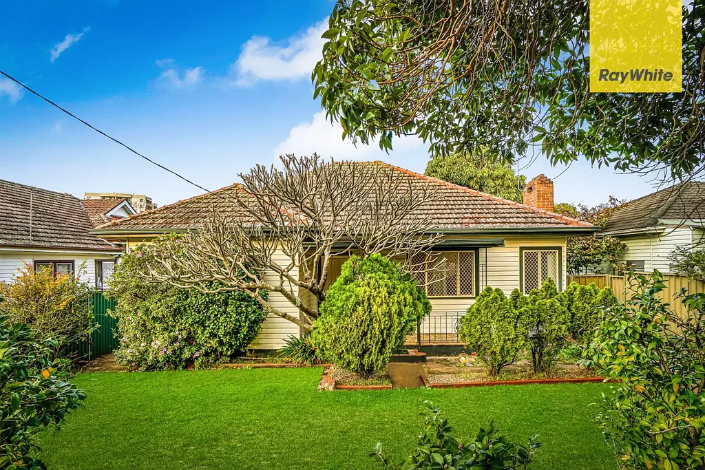 Westmead 4房 575m²宽门面地块 后巷通道便利 西悉尼大学近邻 市中心快车直达 四卧三浴宽敞 娱乐后院观景 四车位后巷入 Two Lots, Rear Lane Access & Future Potential
