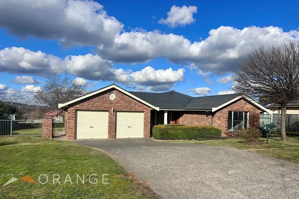 FAMILY HOME IN SOUGHT AFTER LOCATION
