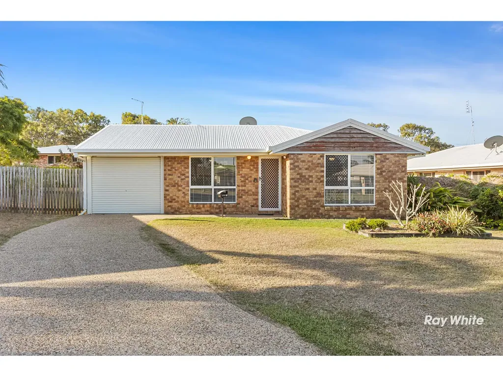 Freshly Refurbished Family Home - Walk to the Beach!