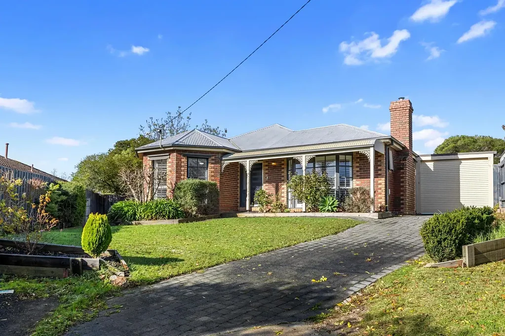 Langwarrin 4 Slaapkamer Rare Dual-Living Opportunity with Self-Contained Granny Flat