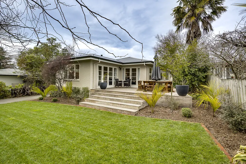 Havelock North 3બેડરૂમ Character living, established setting
