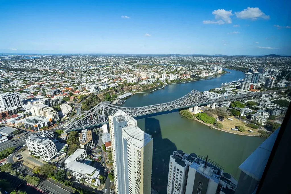Brisbane City 2Zimmer Elevated River and Story Bridge Outlook from Level 56