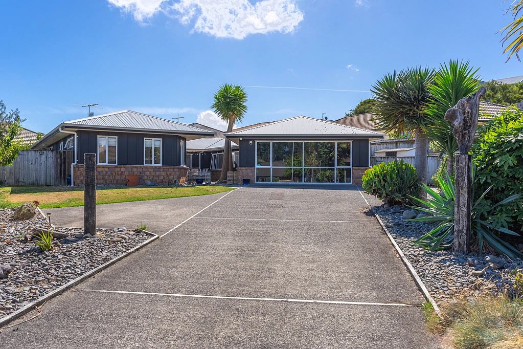 17 Ashleigh Way, Waikanae Beach, Wellington