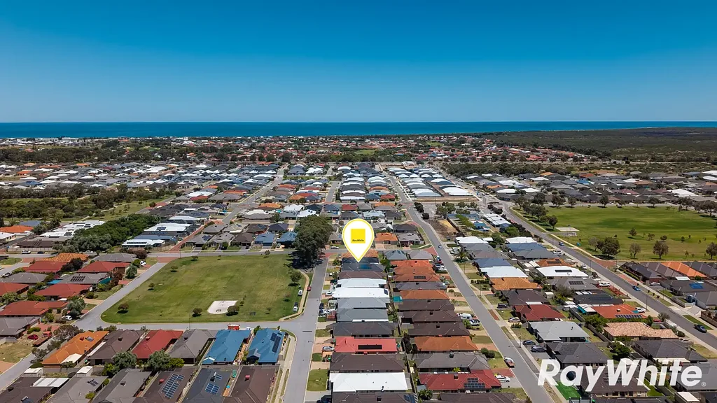 Secret Harbour 4ਬੈੱਡਰੂਮ MODERN FAMILY COMFORT IN PRIME PARKSIDE LOCATION!