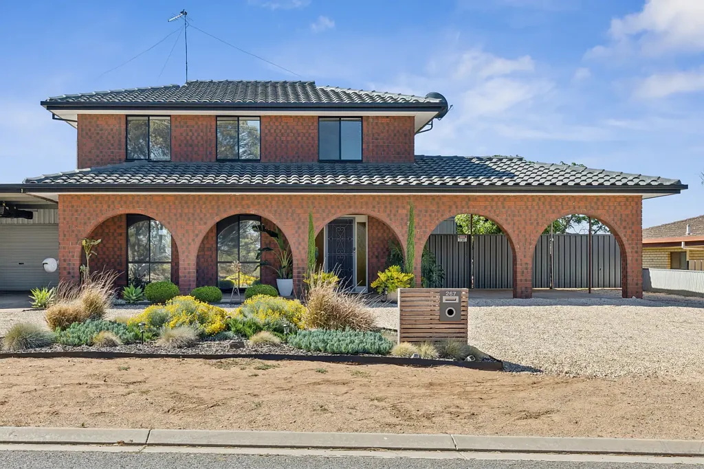 Murray Bridge 3બેડરૂમ Character-Filled Family Home in Murray Bridge