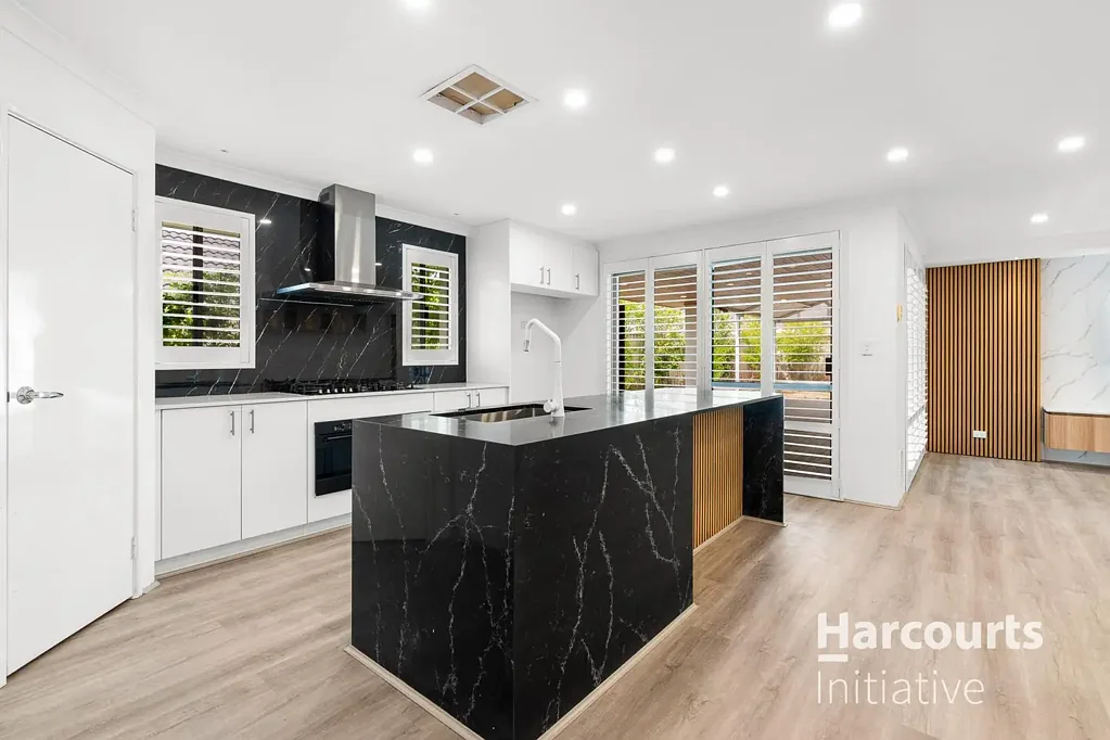 11 Liriope Parkway, Sinagra, WA 6065