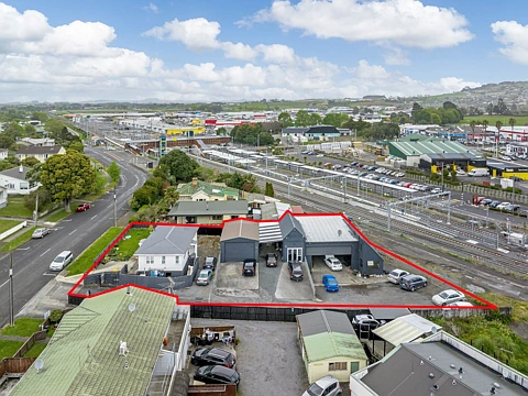 Pukekohe  BUSINESS MIXED USE WITH WORKSHOP AND HOUSE