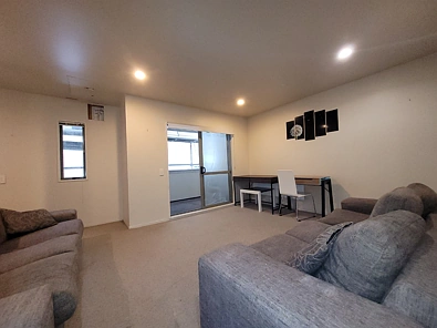 Upstairs 1 Bedroom Unit in Providence
