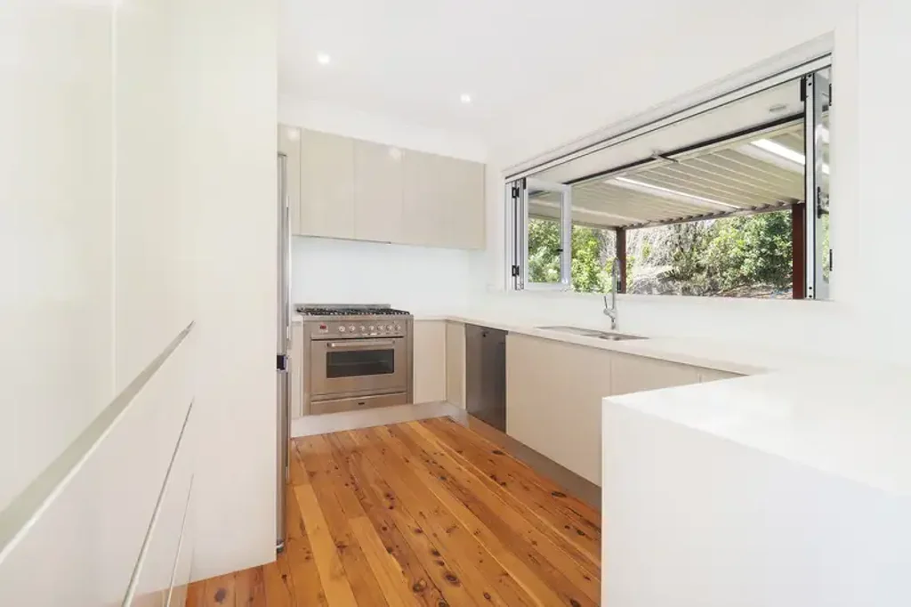 Renovated| Modern | Well maintained| Comfort Family Home in Epping