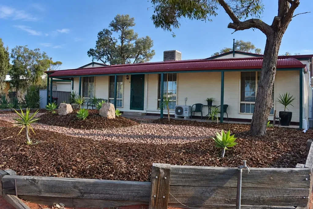 Roxby Downs 3બેડરૂમ SPACE, SHEDS & SECURE INVESTMENT – SOMETHING FOR EVERYONE