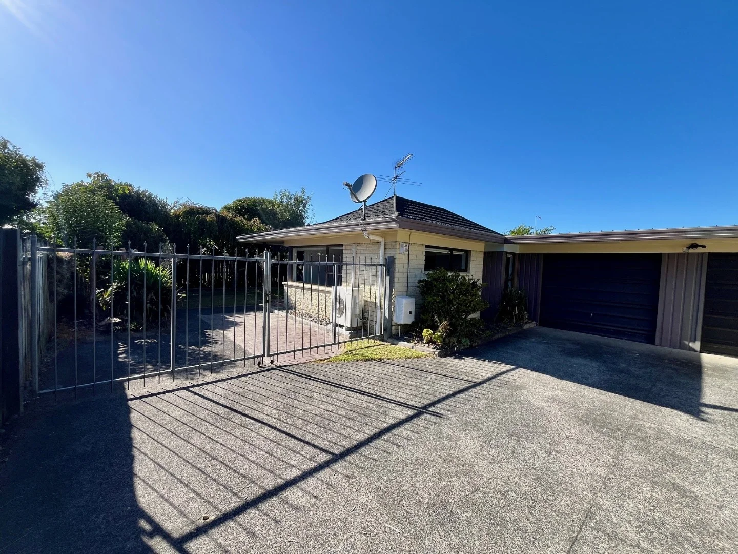 Close to the main shops and highway!