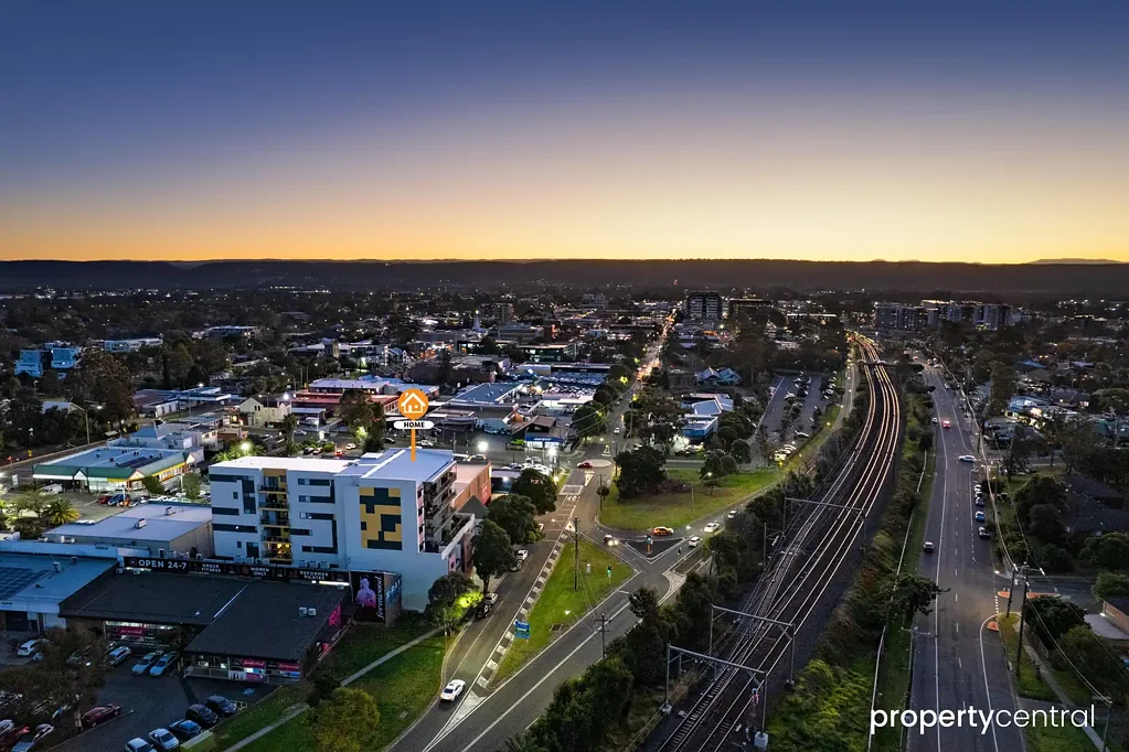 Penrith 2ਬੈੱਡਰੂਮ Spacious 2-Bedroom Apartment with Expansive Northern Views Over Two Levels