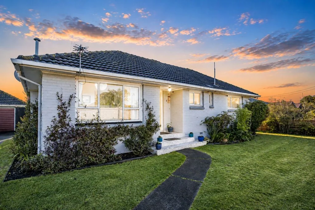 Casebrook 3침실 Sleek, Sunny, And A Yard To Envy!