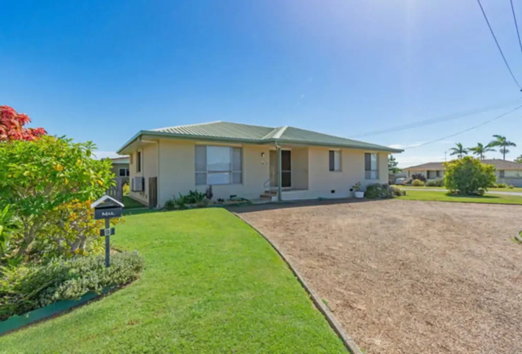 SPACIOUS FAMILY HOME WITH MULTIPLE LIVING AREAS & SHED IN SOUGHT-AFTER AVOCA