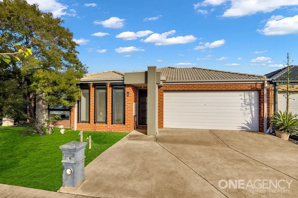 Stylish & Spacious Family Living in Prime Weir Views Location