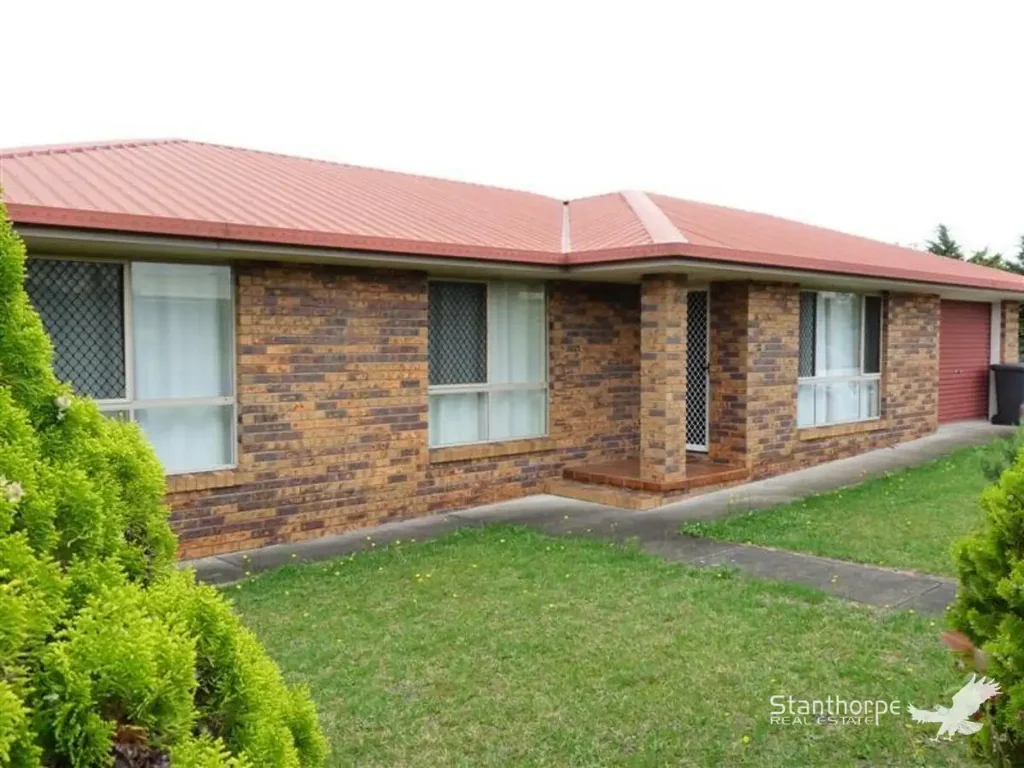 Stanthorpe 3房  STANTHORPE - SOLID BRICK HOME ON 877M2 CORNER BLOCK