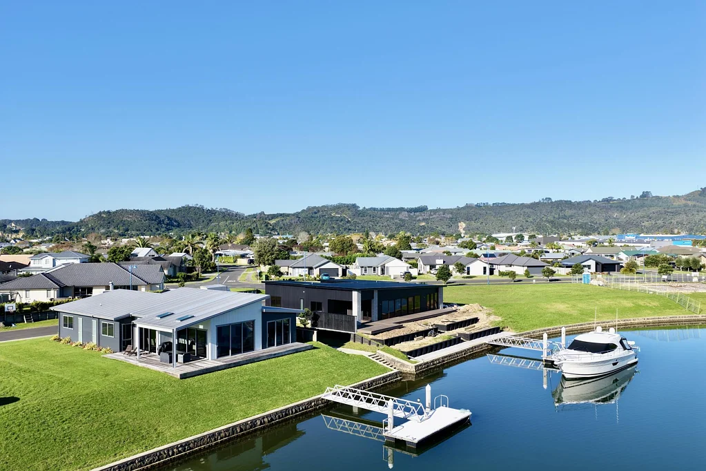 Whitianga 4Zimmer Canal Front on Kahu Crescent
