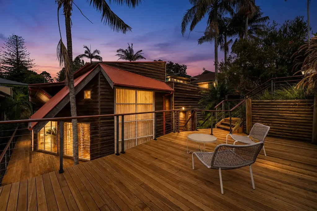 Toowoon Bay 5房  Estate Sale – Iconic Home Offered Well Below Replacement – Beachside Bargain Opportunity
