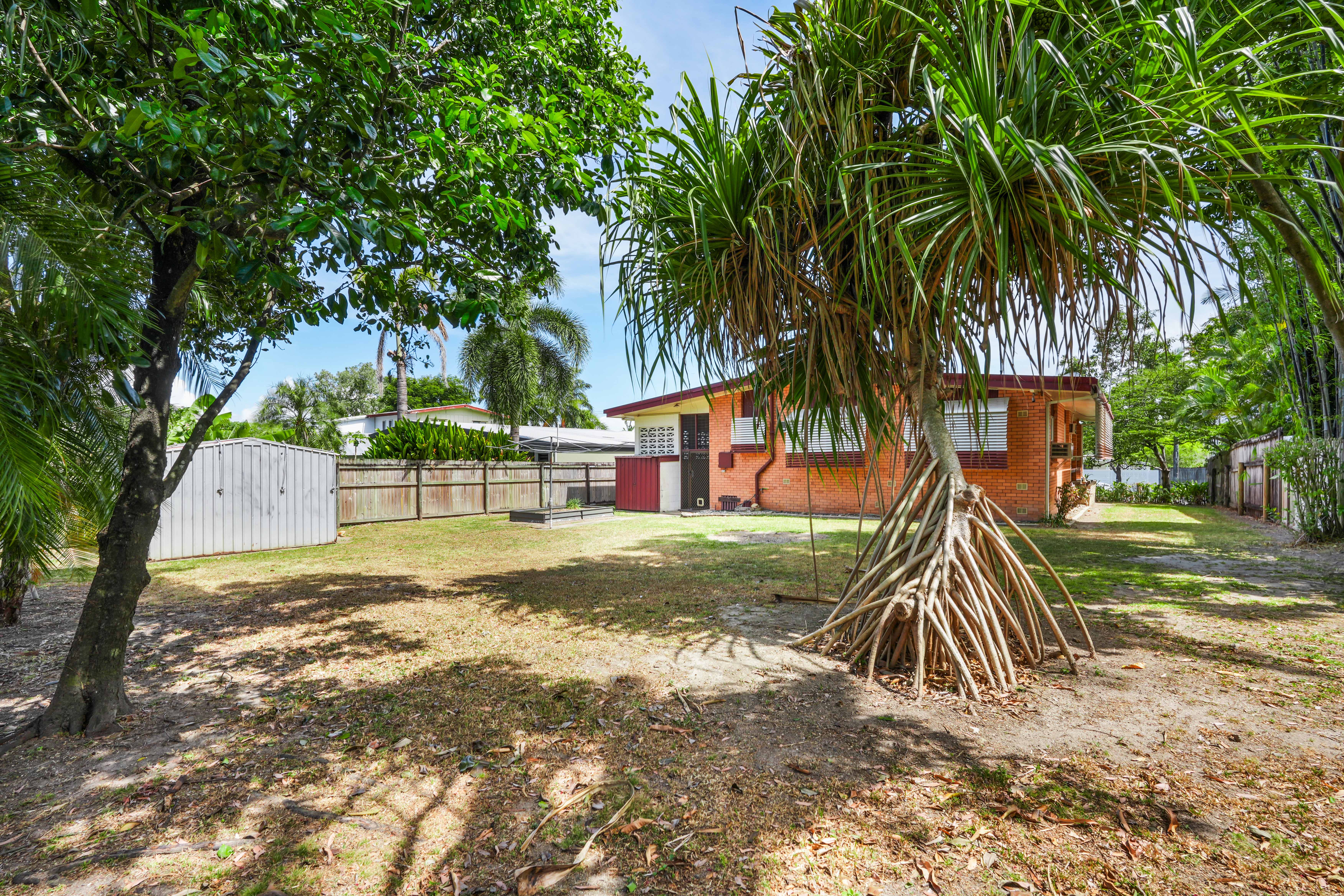 184 GREENSLOPES ST, EDGE HILL QLD 4870, 0 Kuwarto, 0 Banyo, House