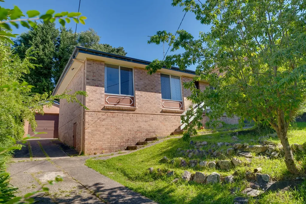 Katoomba 3कमरा Sunny Elevated Home with Great Potential