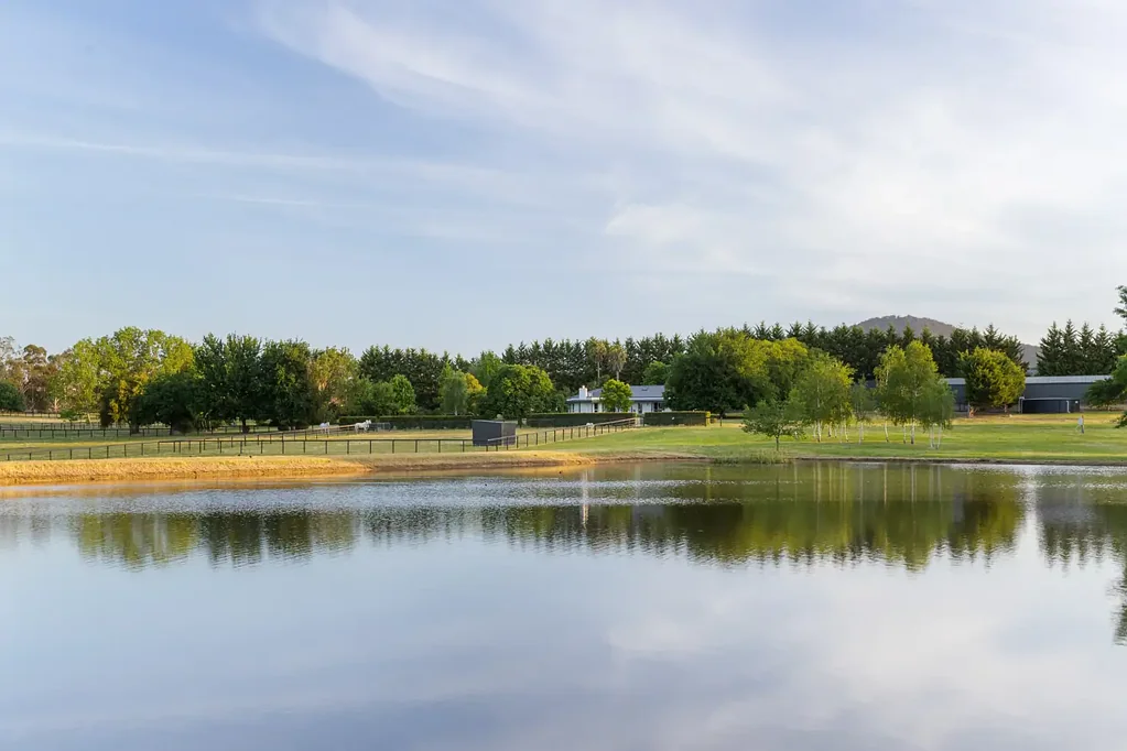 Coldstream 4ห้องนอน One of the Yarra Valley’s Finest Estates on the Golden Mile, with a 4-Acre Private Lake.