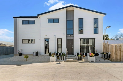 Papatoetoe 4房  Stylish 4-Bedroom Townhouse with Flexible Living