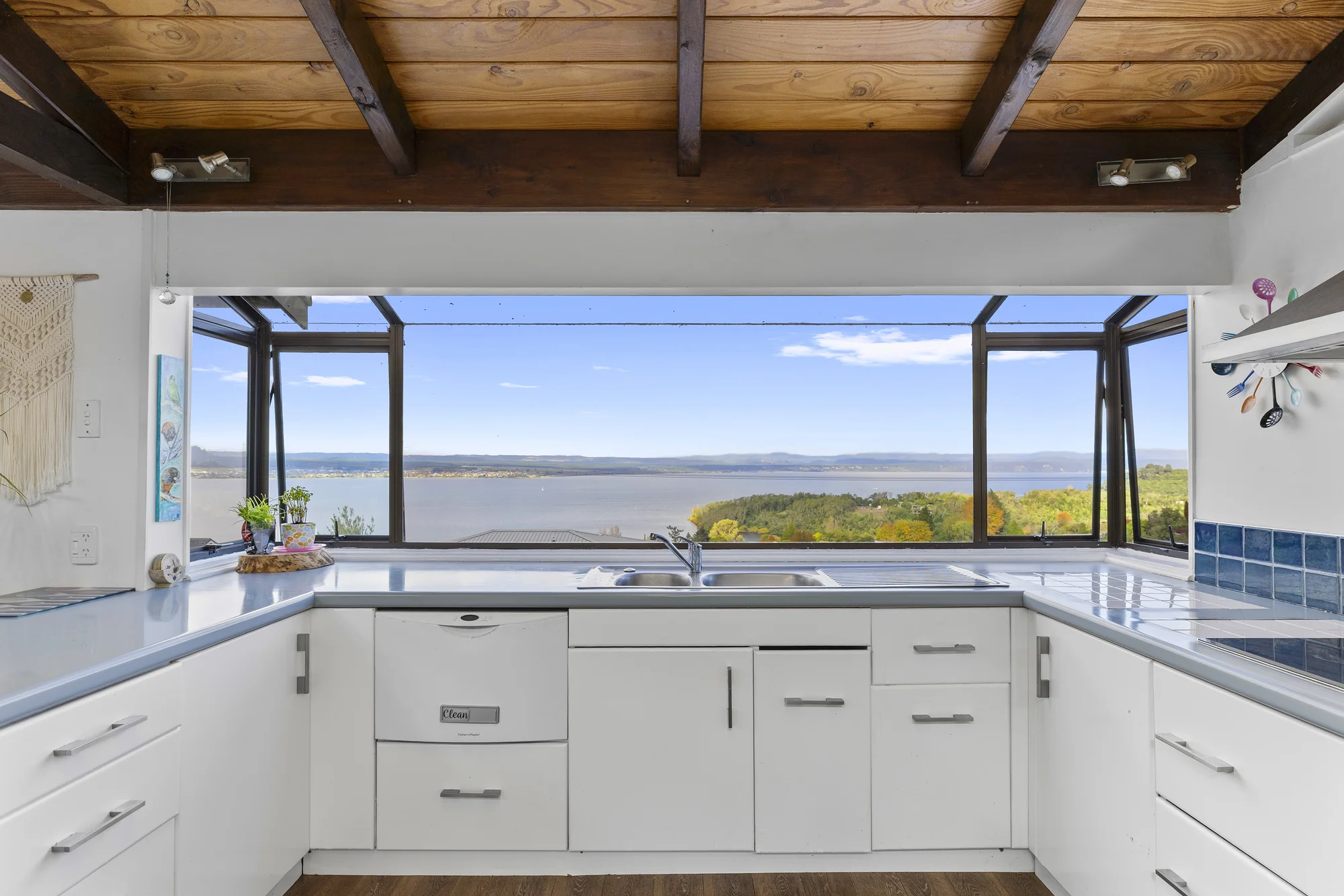 Acacia Bay 5Kwarto Captivating Views with Distinctive Style