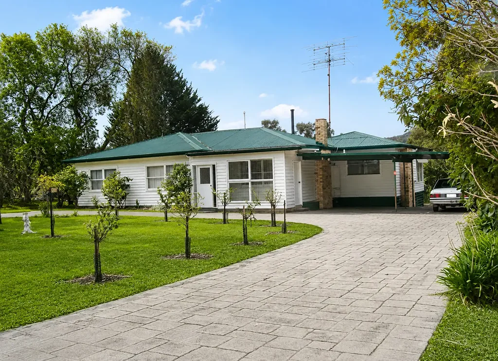 Spacious Country Lifestyle on 3.43 Hectares