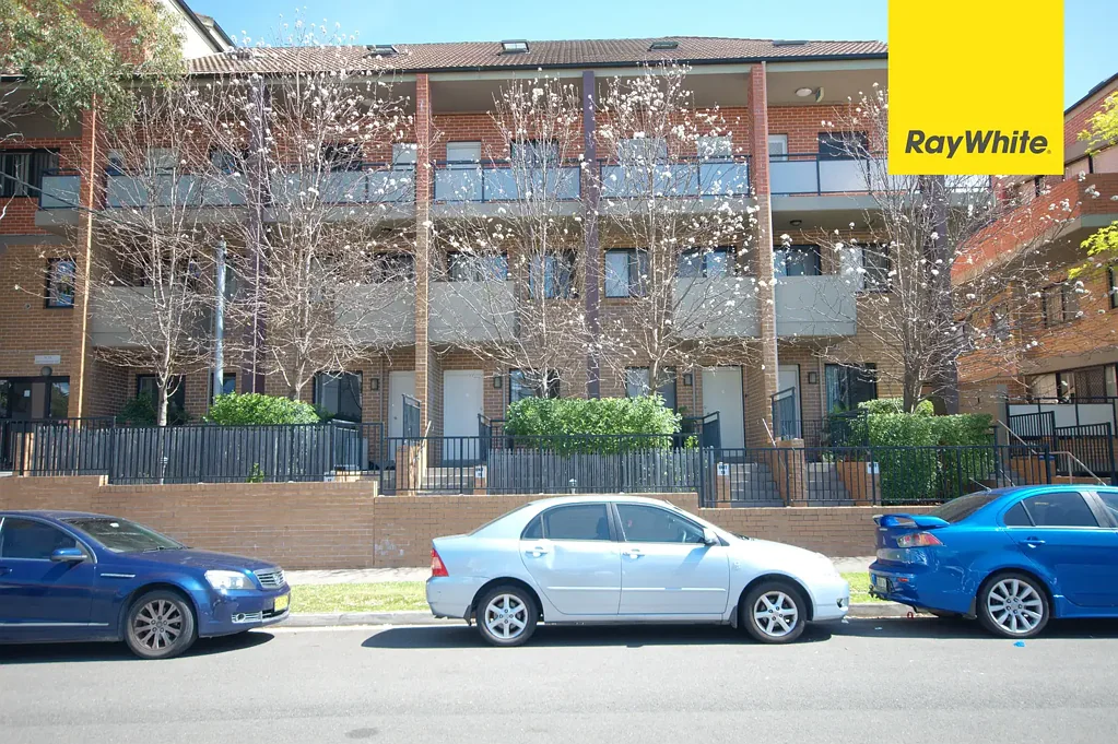 TWO BEDROOM APARTMENT IN CONVENIENT LOCALE