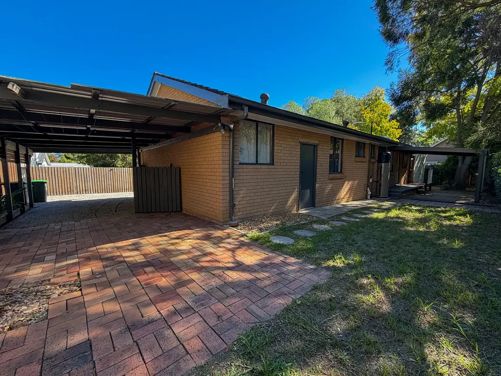 Spacious & Private Family Home on Expansive Block in Prime Elderslie Location