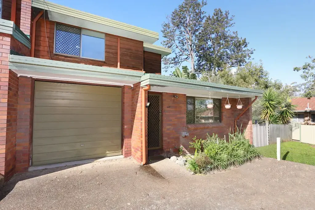 Comfortable Two-Storey Townhouse with Private Courtyard