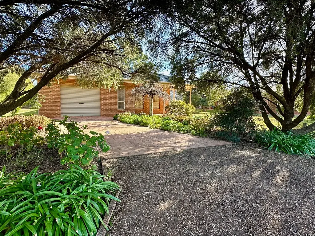 SPACIOUS 2 BEDROOM HOUSE