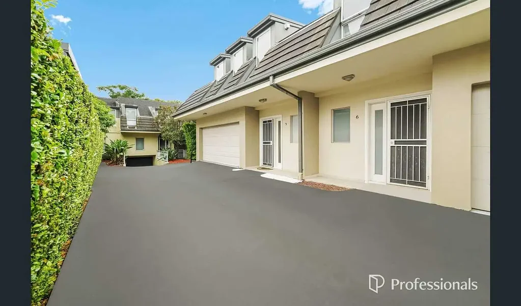 Convenience, Style and Comfort - (DEPOSIT TAKEN- LEASED IN 2 DAYS!!!! )