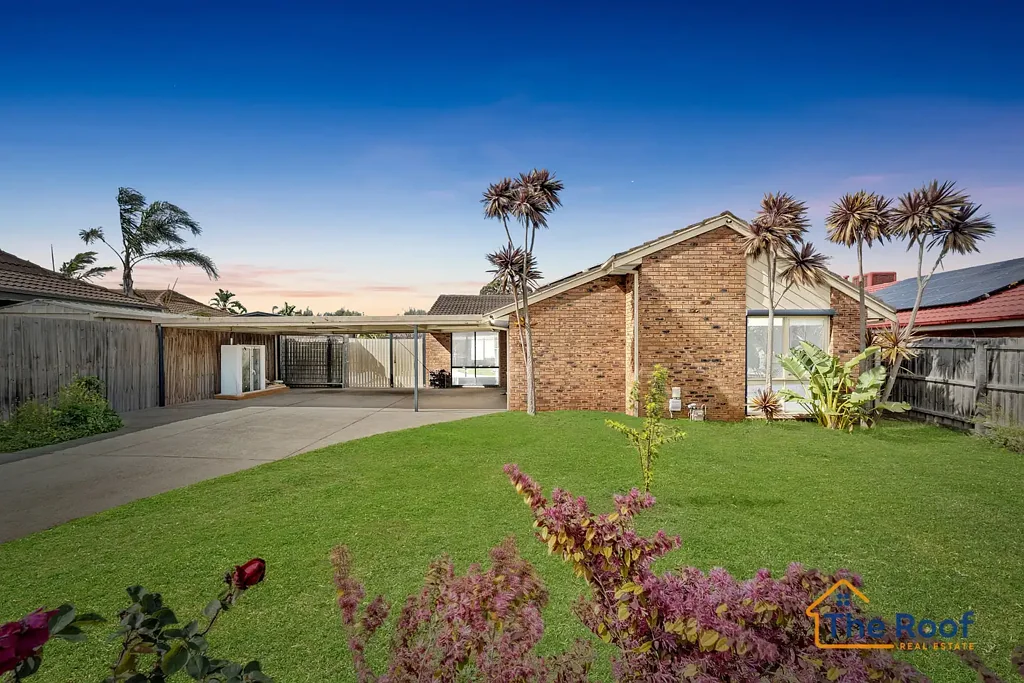 Melton West 4ਬੈੱਡਰੂਮ A Hidden Gem in Melton West! Spacious Family Living on 744m² (Approx.)!