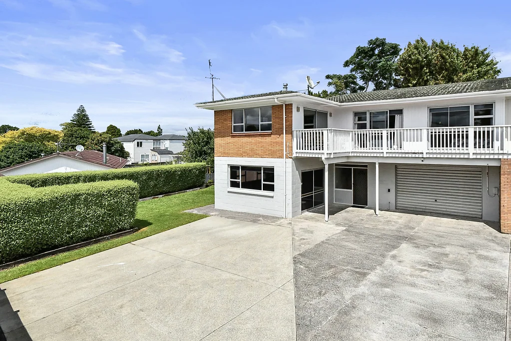 Papakura 3 Bedroom Huge 280 m2 Home - Options Galore!