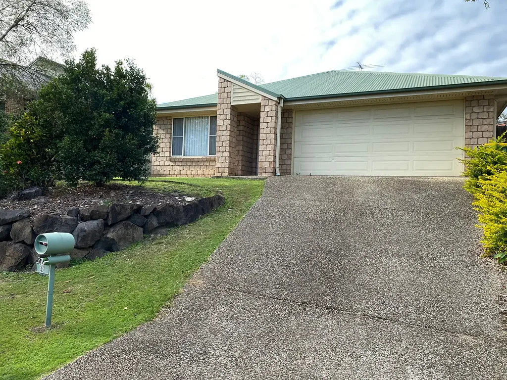Modern 4 Bedroom Home In Quiet Location