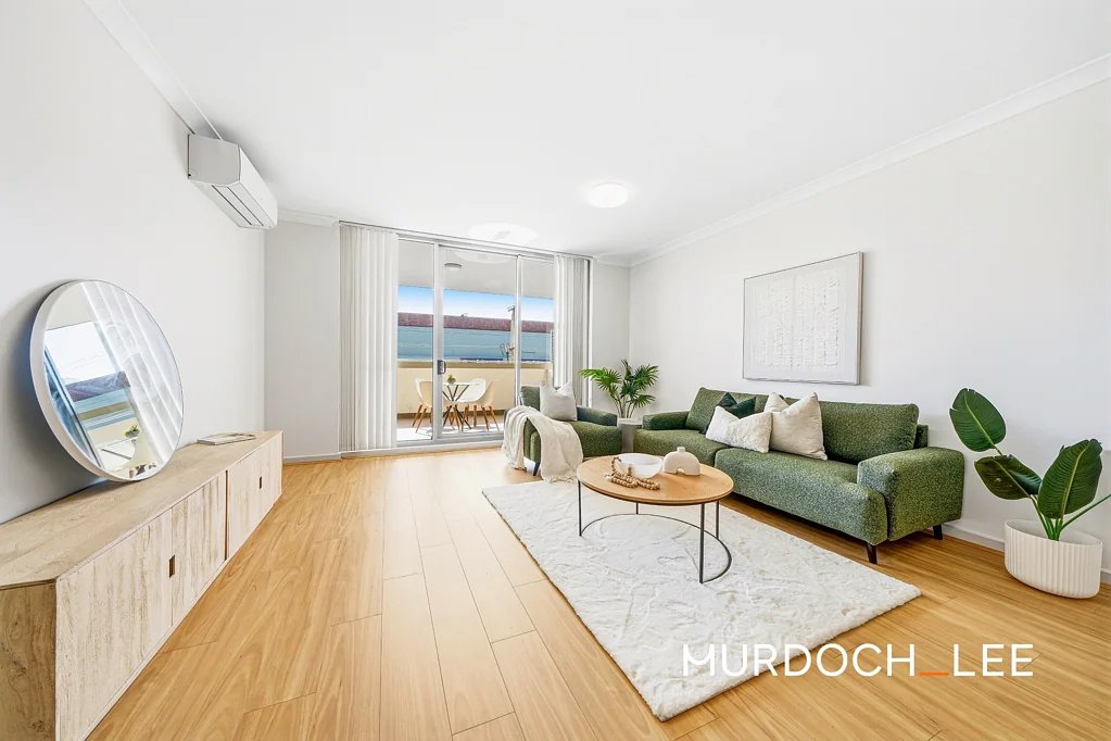 Baulkham Hills 2部屋 123sqm Convenient Living with New Flooring and New Painting. 1 Minute Walk to City/Metro Bus & Shopping Centre. Jasper Rd Public School.