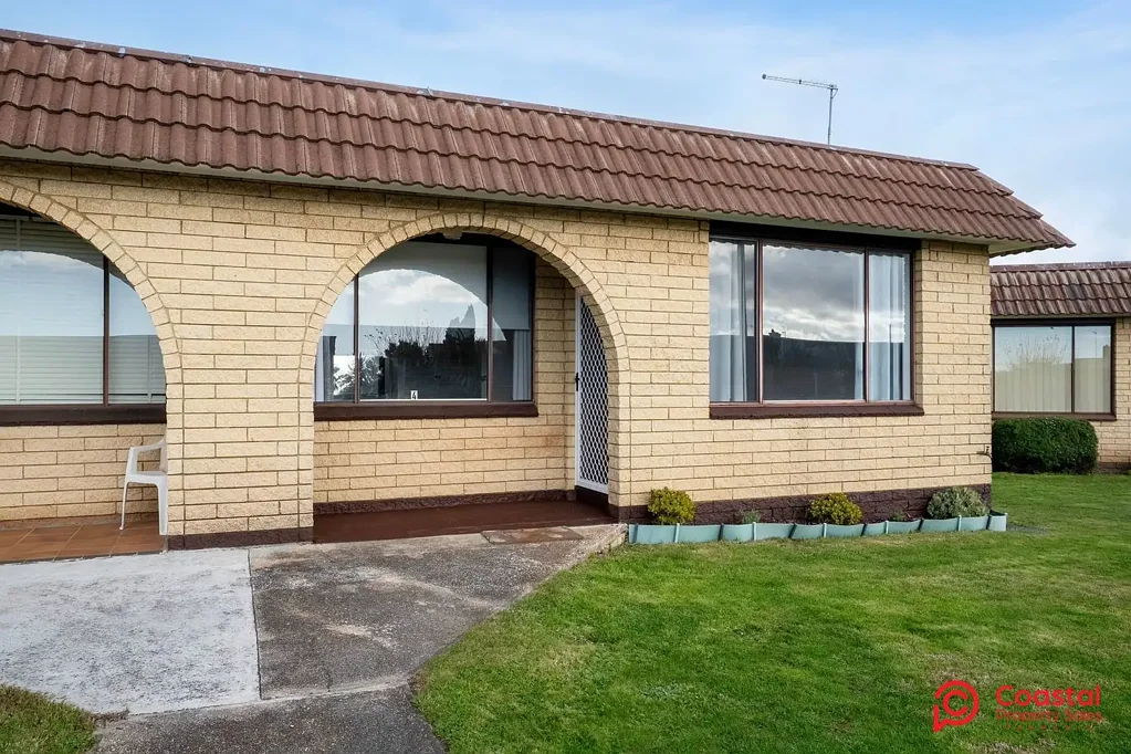 Ulverstone 2Moenga LOW MAINTENANCE BRICK UNIT