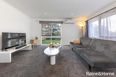 Silid Pahingahan - 85 Riddell Road, Sunbury, VIC 3429