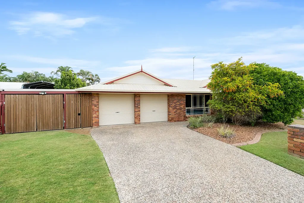 4 Lagoon Court, Clinton, QLD 4680