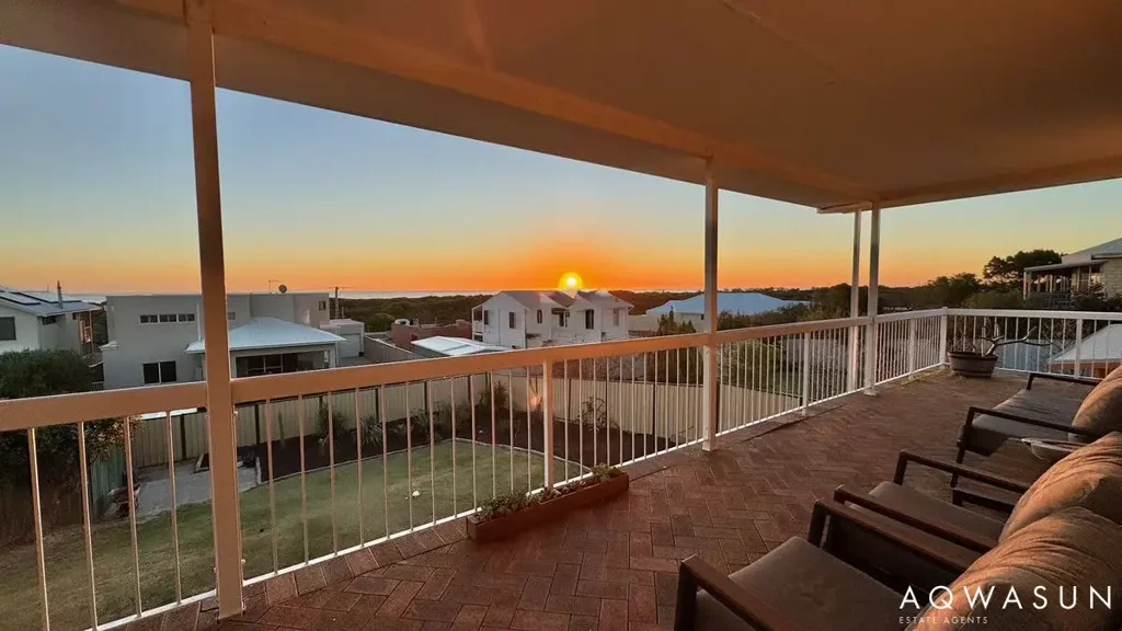 Golden Bay 5 Slaapkamer A Coastal Transformation Framed by Sweeping Ocean Views