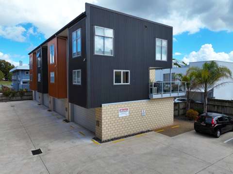Hamilton Central 3房  Lock and Loaded City Apartment